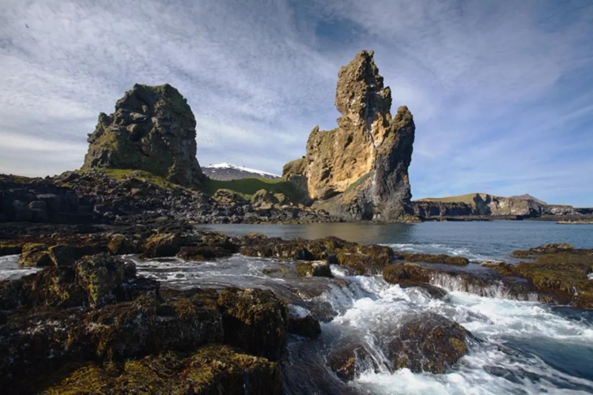 Lóndrangar in snaefellsnes