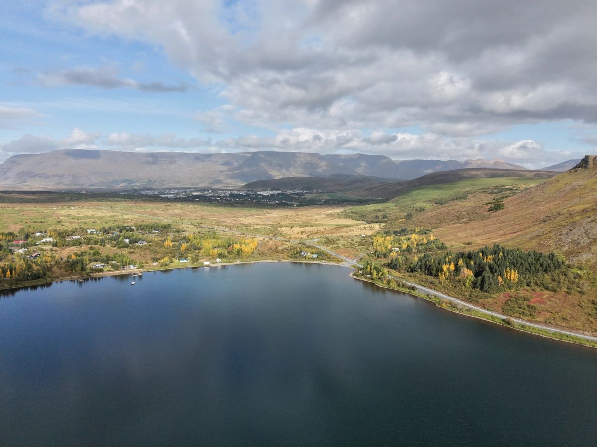 Hafravatn: el lago tranquilo al borde de Reykjavík in capital-region — photo 1