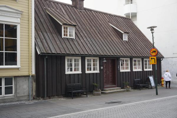 Aðalstræti 10