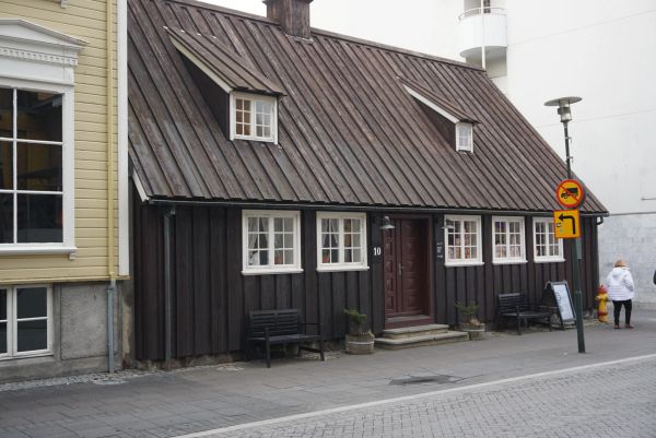 Aðalstræti 10