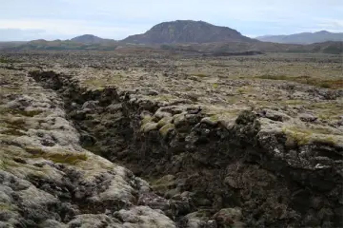 Hvassahraunskatlar in reykjanes
