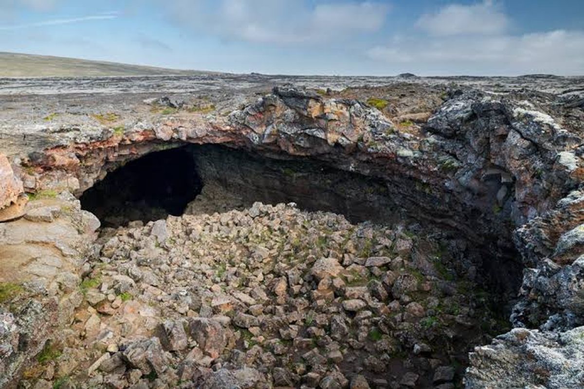 Surtshellir in west-iceland — photo 1