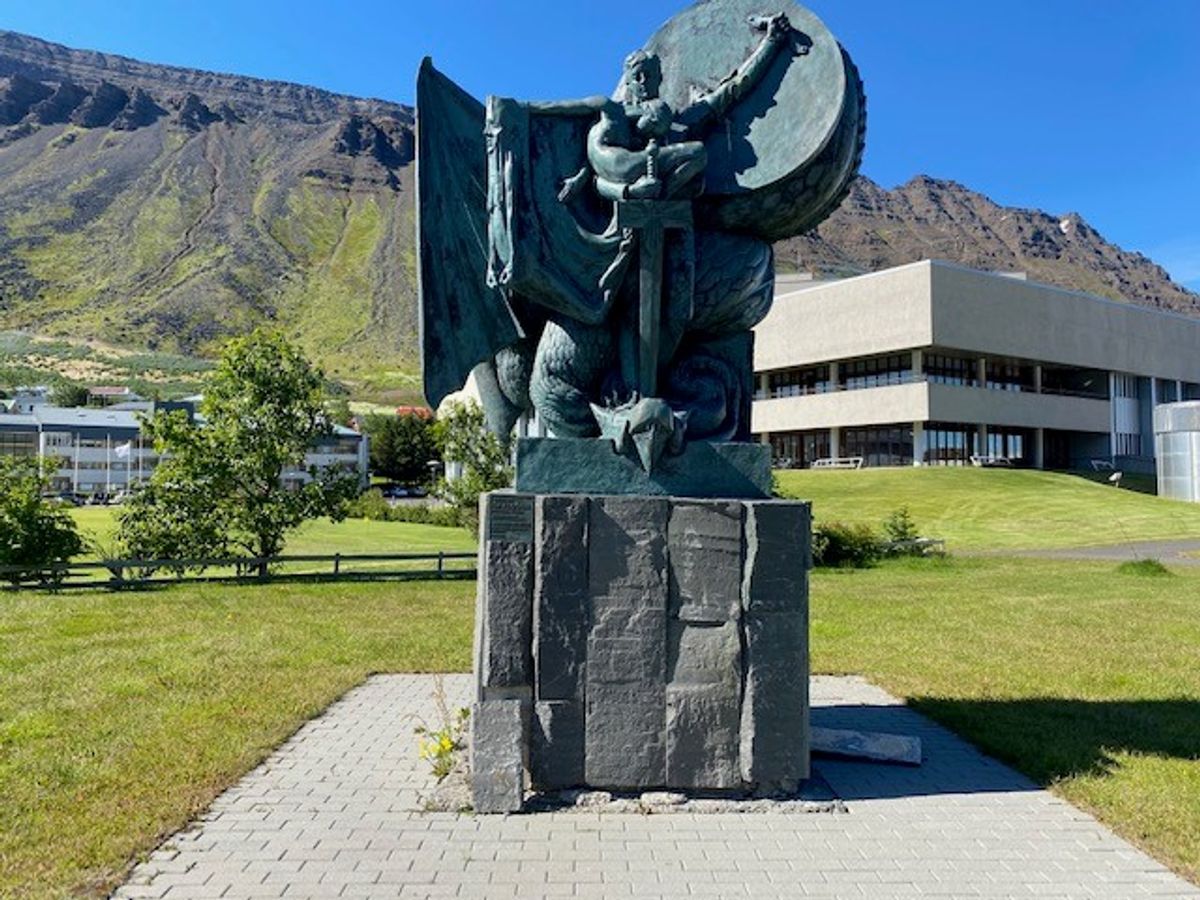 Úr álögum (Ísafjörður)
