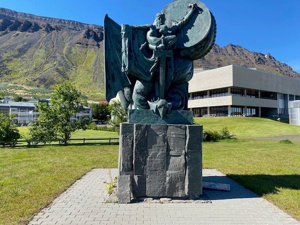 Úr álögum Ísafjörður