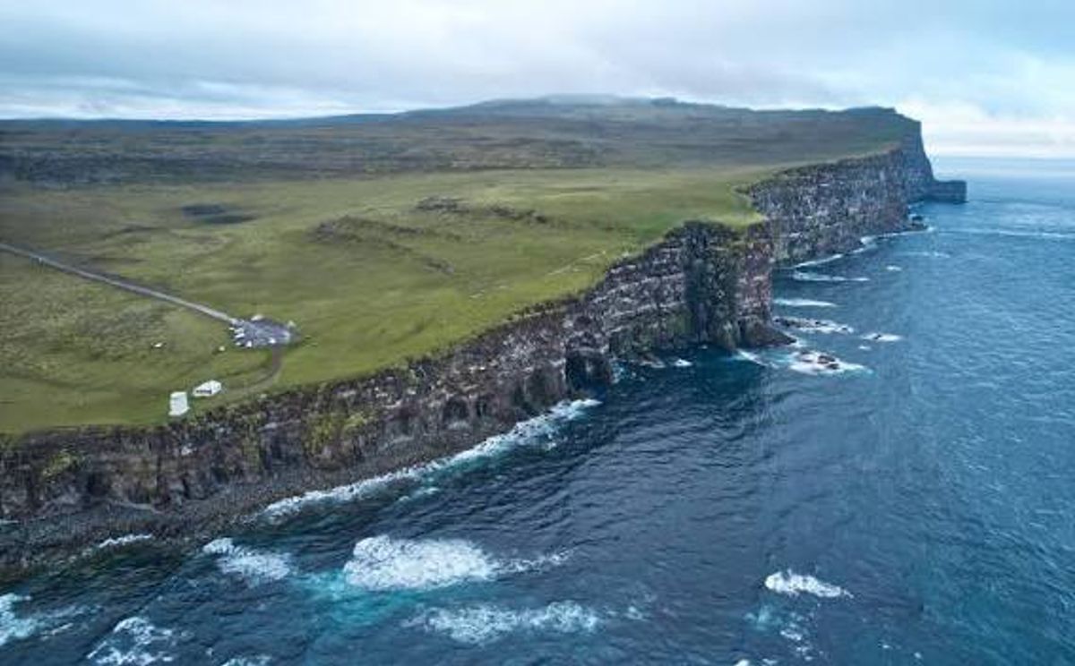 拉特拉比亚格——天涯鸟崖 in westfjords — photo 1