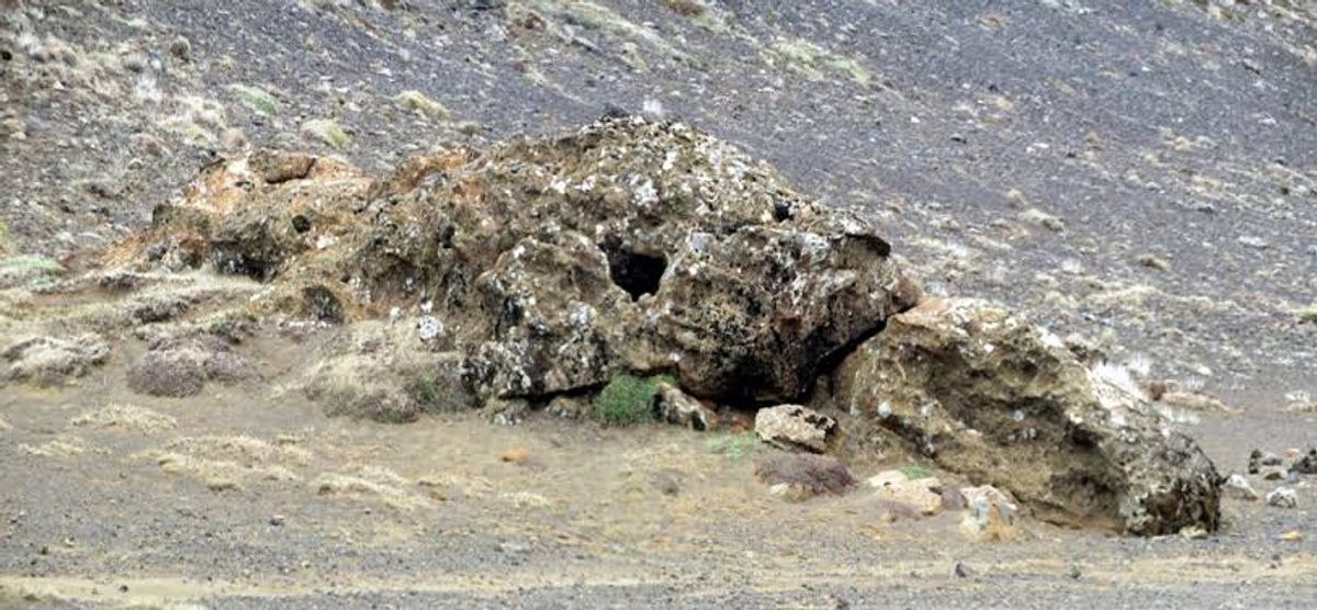 Drykkjarsteinn in reykjanes — photo 1