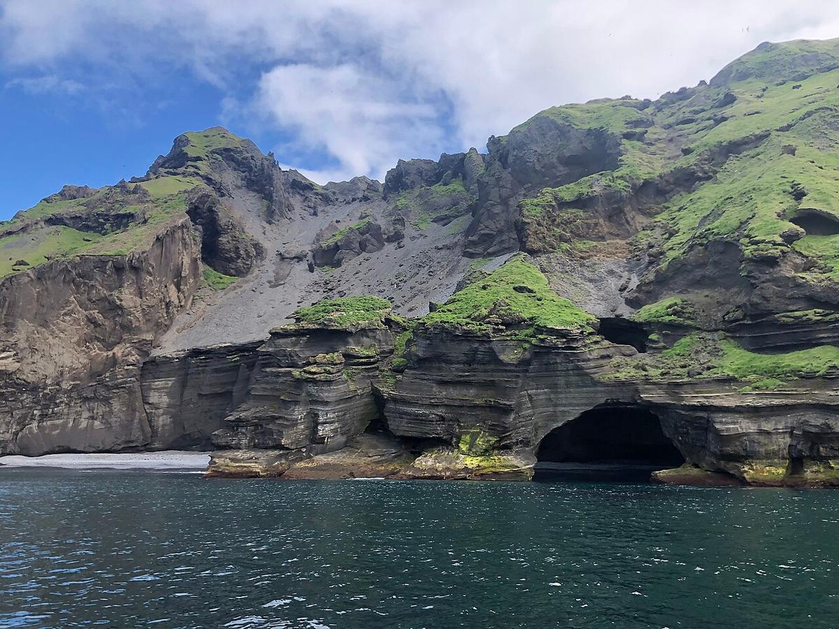 Hundraðmannahellir