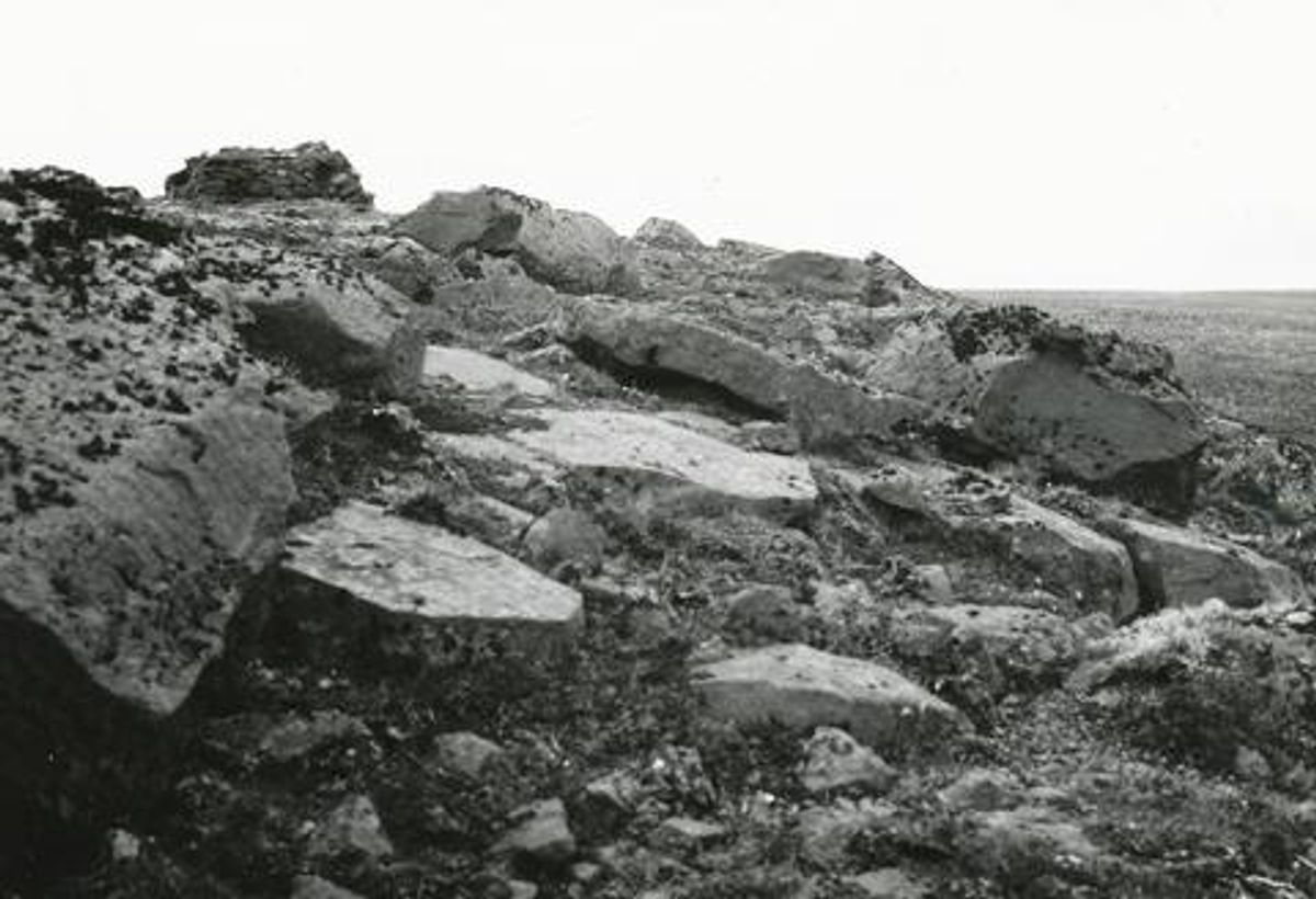 Grettishellir in highlands — photo 1