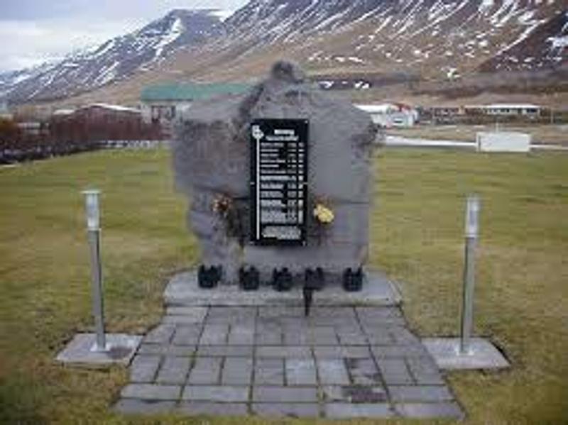 Minning þeirra sem fórust í snjóflóðinu á Flateyri þann 26. október 1995.