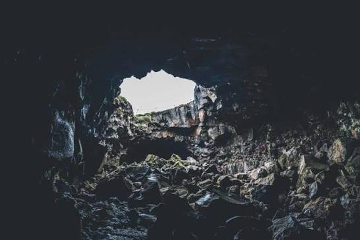 Gjábakkahellir Lava Cave — Þingvellir