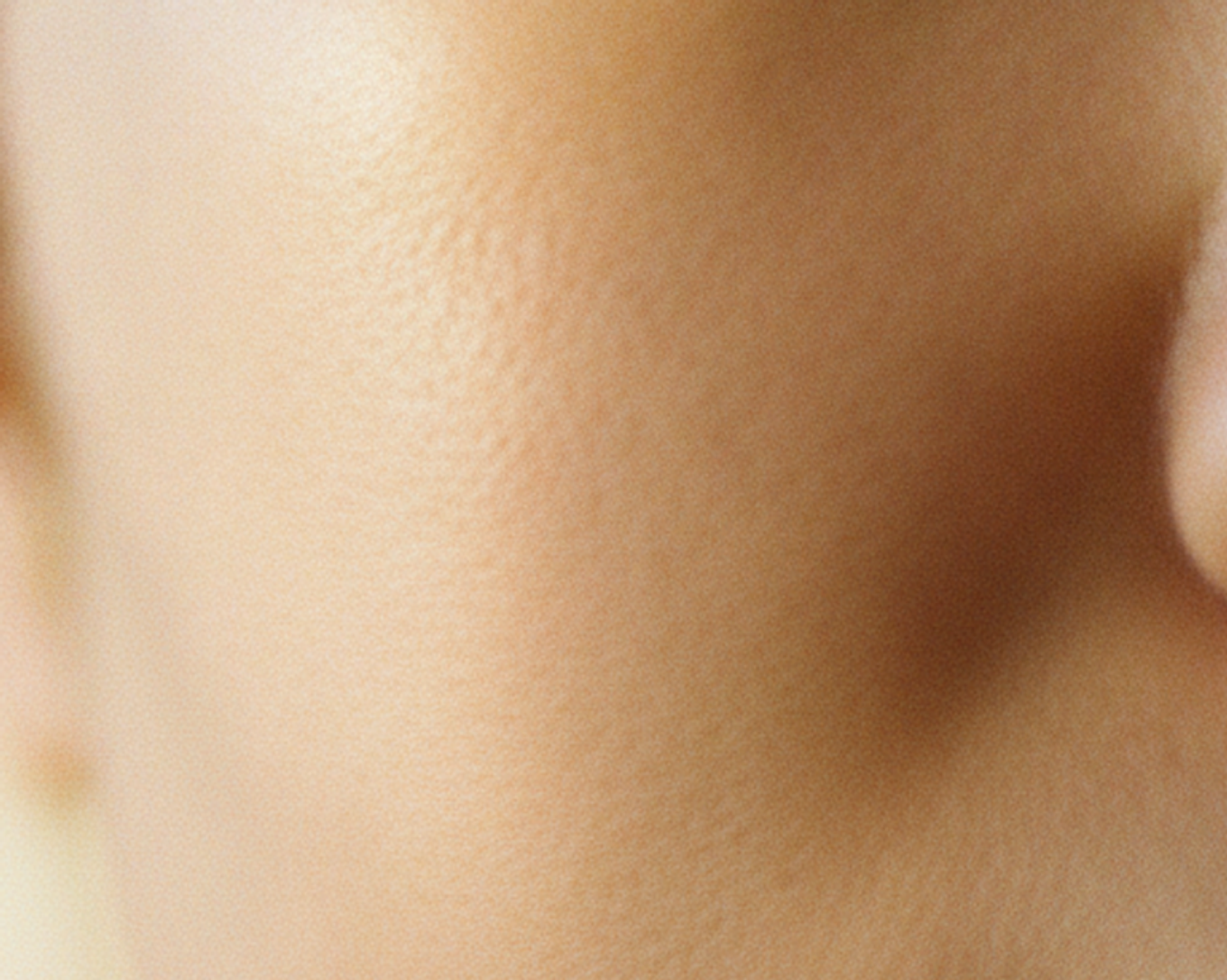세 층이 제자리에서 서로를 받칠 때 얼굴이 매끄럽게 이어져 보인다
