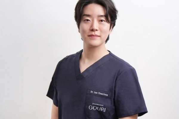 Dr. Lee Chan-jong, Direktur Forever Clinic Cabang Myeongdong, mempublikasikan makalah ilmiah tentang efek regenerasi kulit dari GOURI Skin Booster berbasis 'PCL cair'.