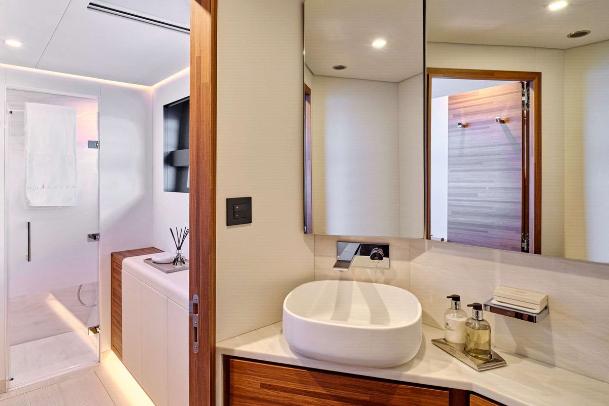 M/Y CHRISTAL MIO 80  image 9