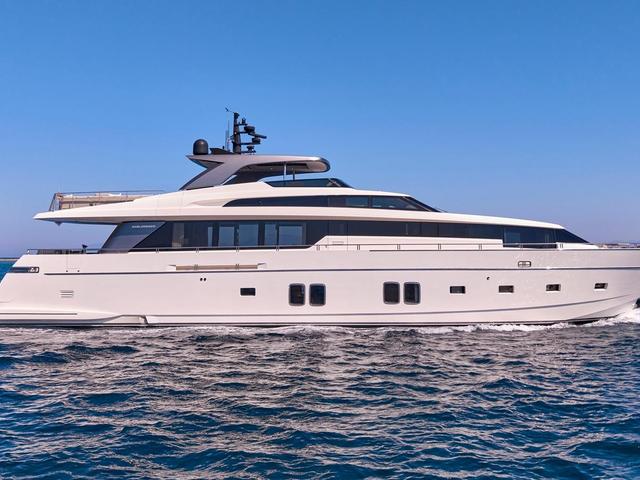 M/Y WOMBAT