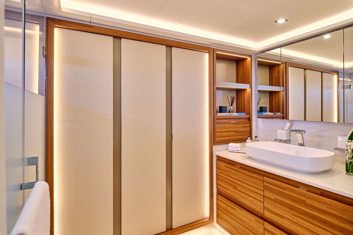 M/Y CHRISTAL MIO 80  image 7