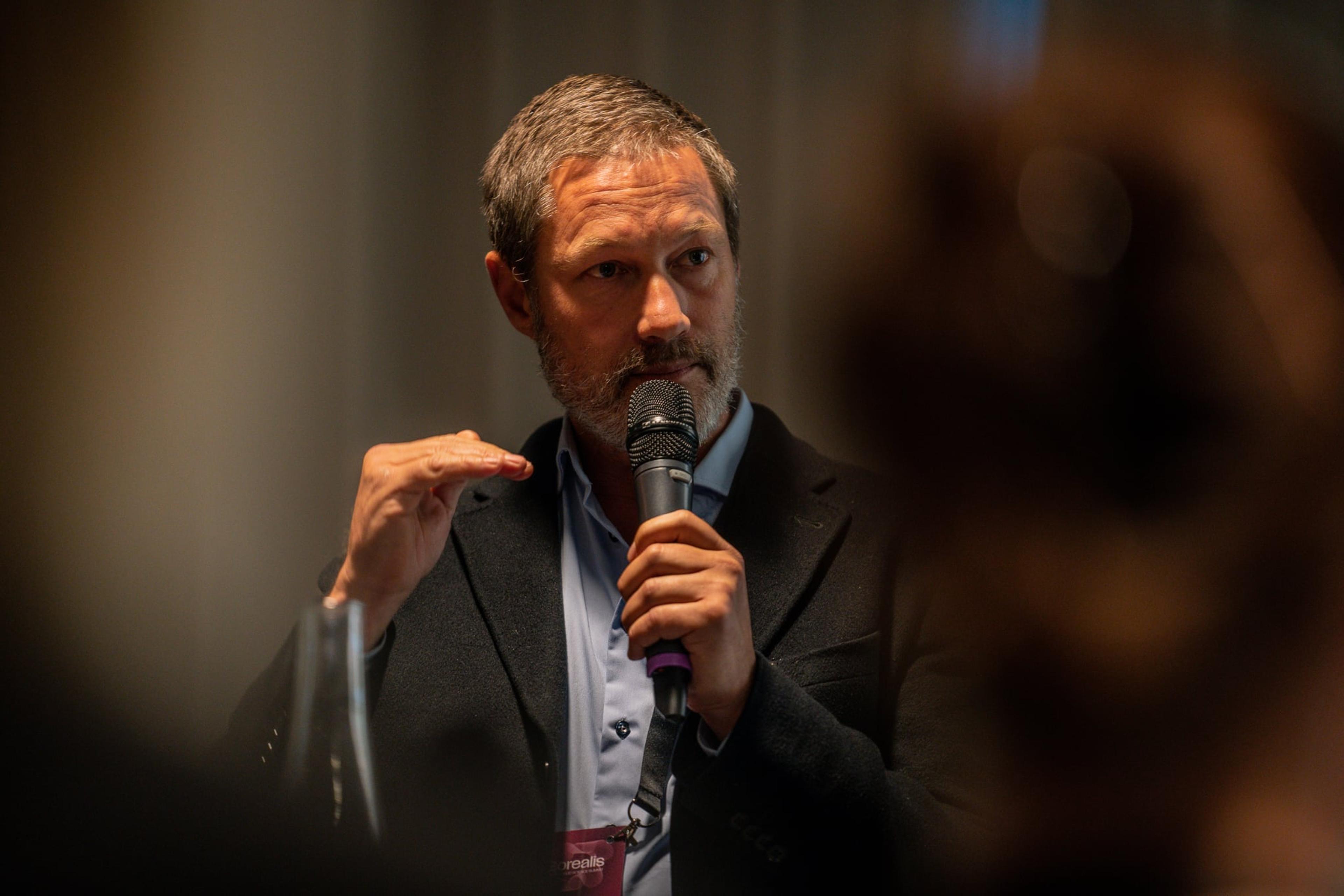 Dr. Lowan Stewart presenting at Borealis Psychedelic Science Summit 2025
