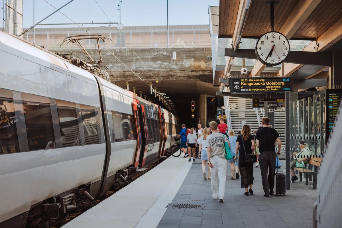 Från Magasin 7 är det 700 meter till Varberg station och gångavstånd till stadskärnan.