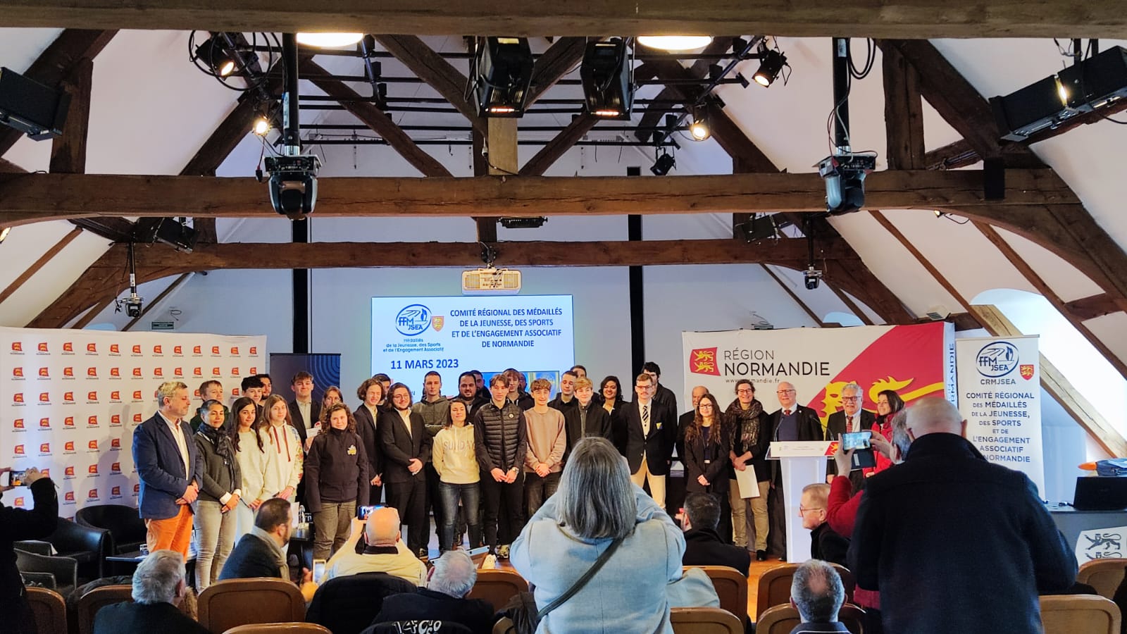 Photo de 2023-03-12 - Jeunes benevoles