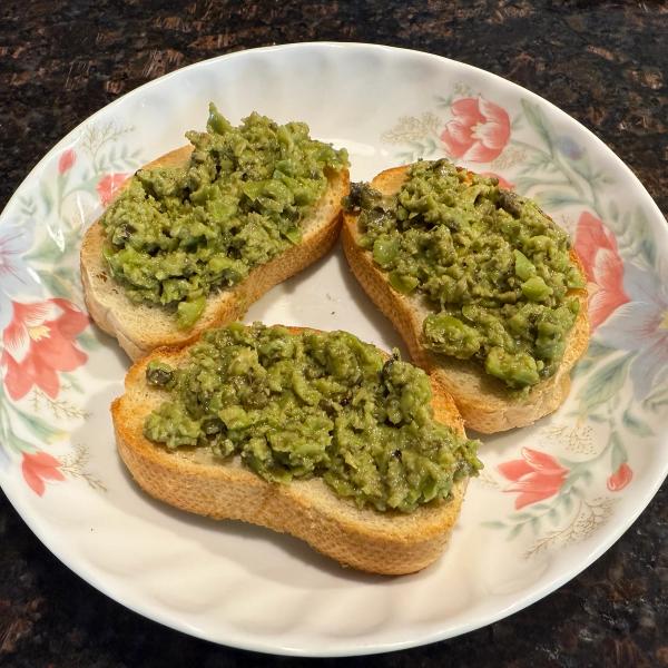 Olive Bruschetta Crostini