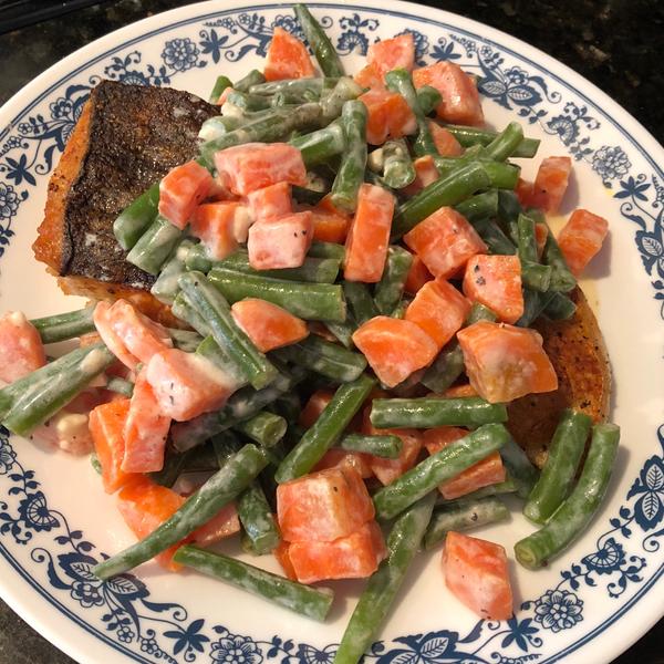 Pan-Fried Salmon with Creamy Green Beans