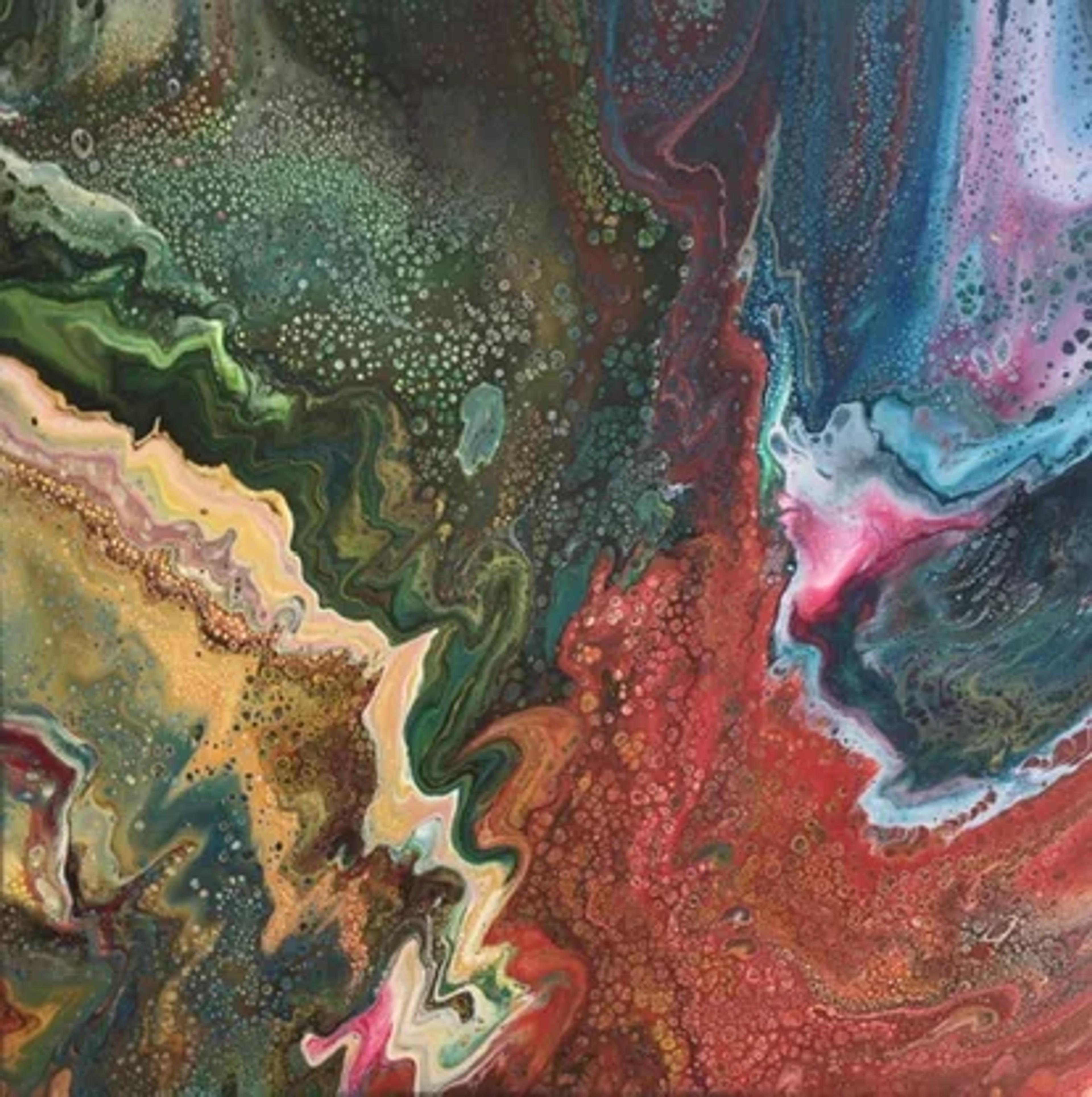 Toile acrylique "Acrylic pouring" de Caroline Pons: une œuvre abstraite contemporaine aux couleurs vibrantes (vert, rouge, bleu, or) avec des formes fluides et des cellules. Effet hypnotique.
