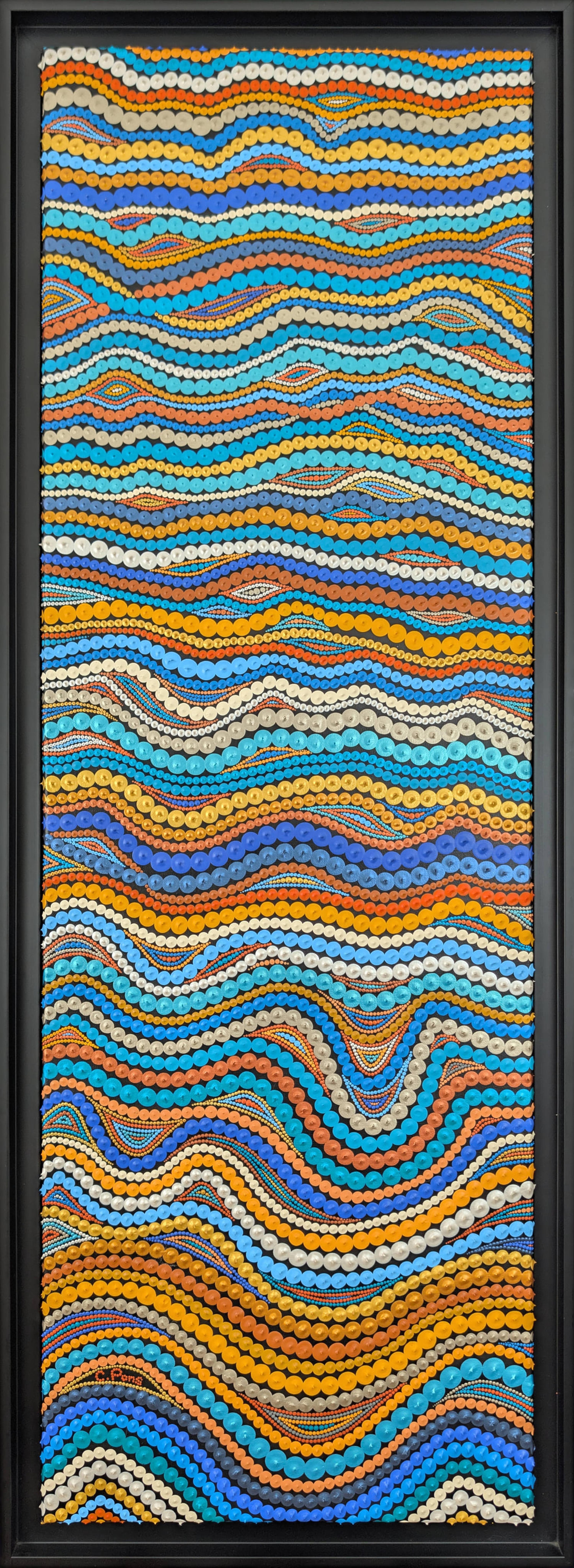 Tableau abstrait contemporain encadré « Courants précieux » de Caroline Pons. Vagues de points bleus, oranges, jaunes et blancs créant un mouvement texturé riche sur fond sombre.