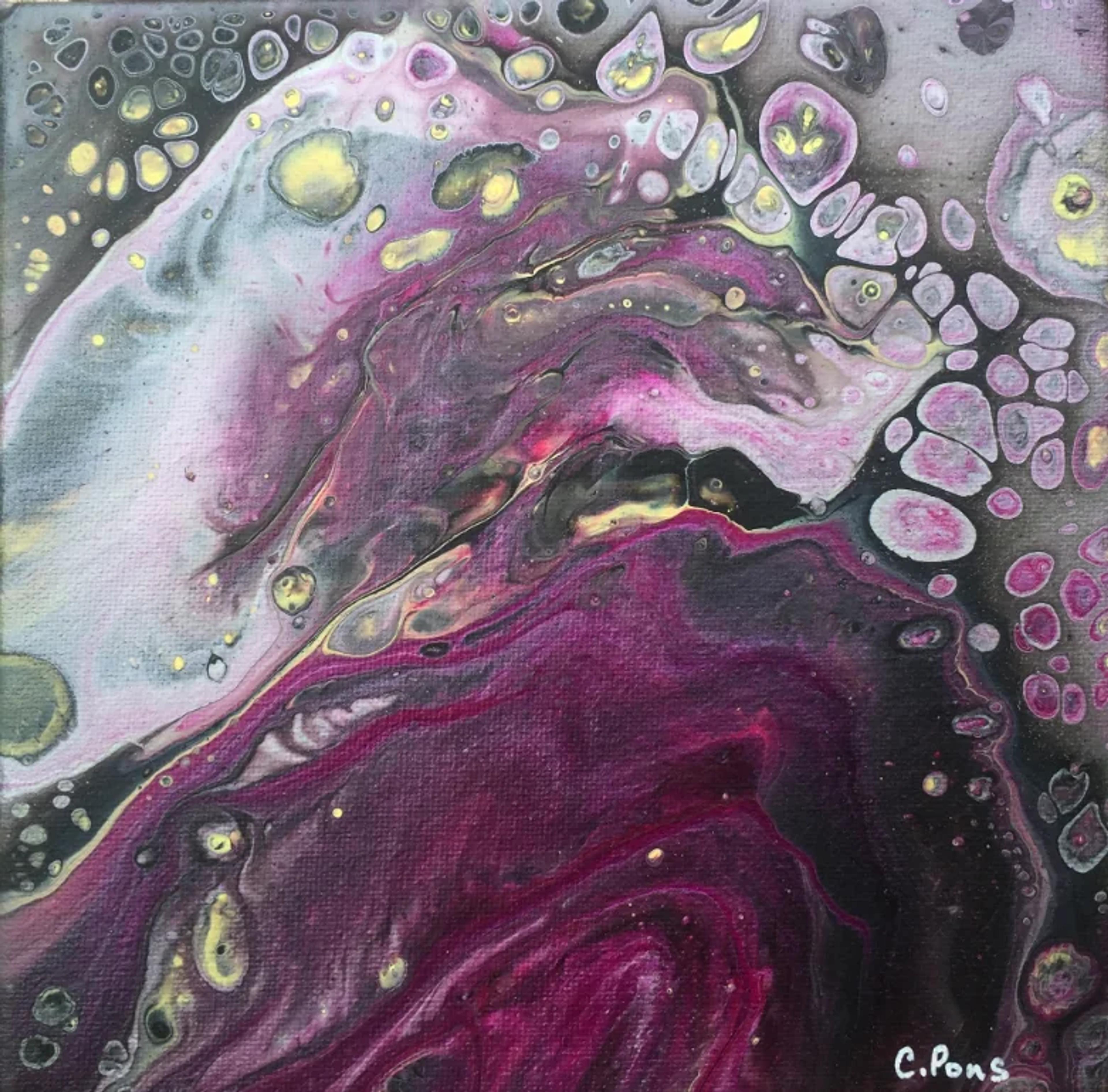 Tableau abstrait contemporain "Violet Noir Jaune" de Caroline Pons. Pouring acrylique vibrant avec tourbillons de violet, noir, gris et cellules jaunes lumineuses et fluides.