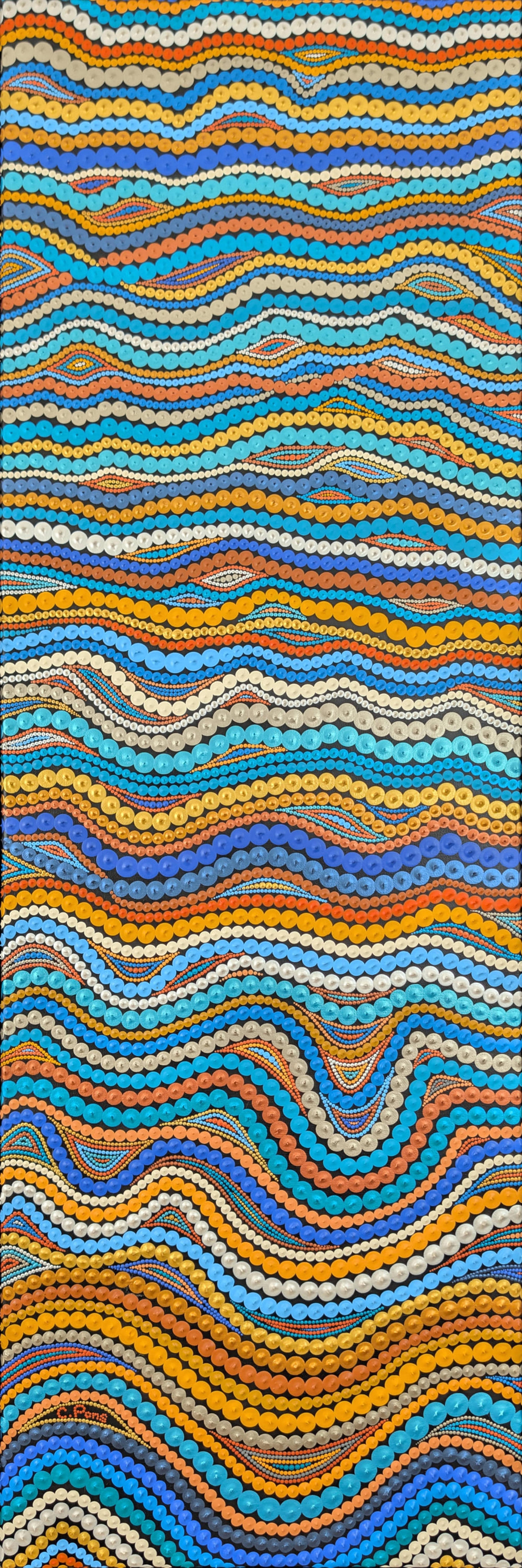 Tableau abstrait contemporain de Caroline Pons, Courants précieux. Motifs ondulants vibrants de points bleus, orange, blancs et gris sur fond noir, évoquant le mouvement fluide.