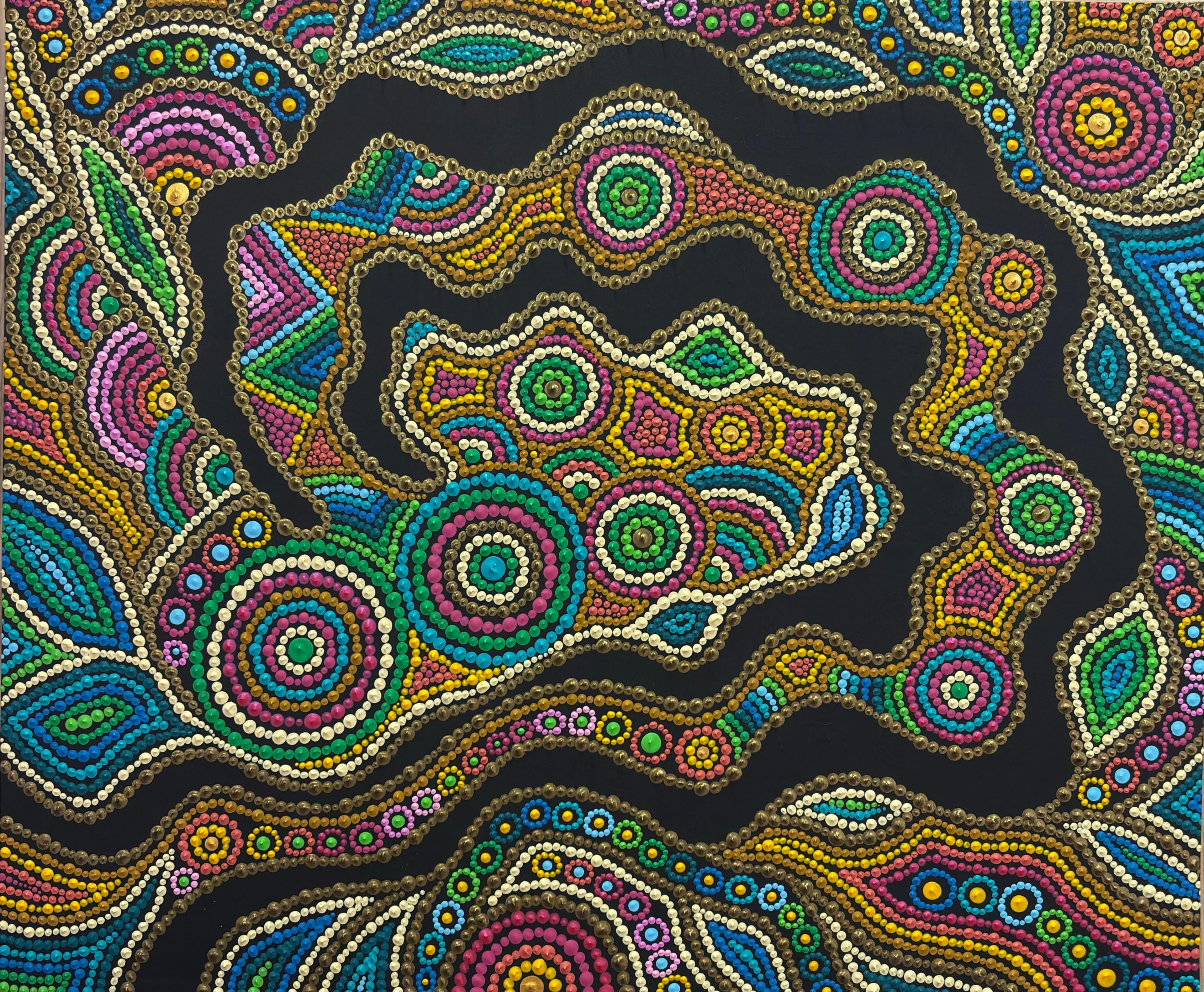 Terre vibrante, œuvre de Caroline Pons, est un tableau abstrait contemporain aux motifs de points colorés. Cercles et lignes sinueuses éclatent sur fond noir, style art aborigène contemporain.