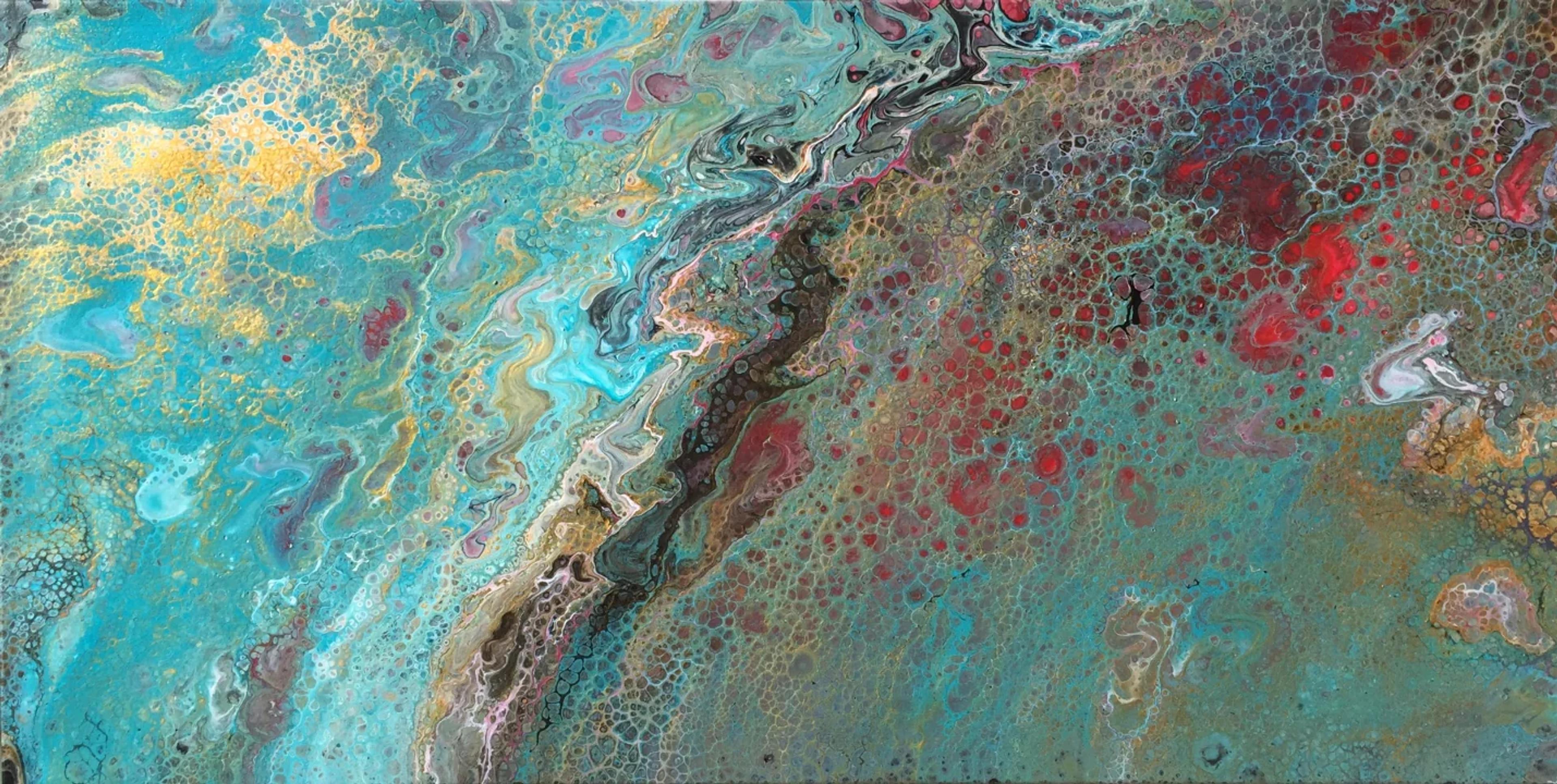 Art aborigène contemporain par Caroline Pons. Pouring acrylique dynamique en bleu turquoise, doré et rouge, avec des cellules fluides et motifs de points vibrants.
