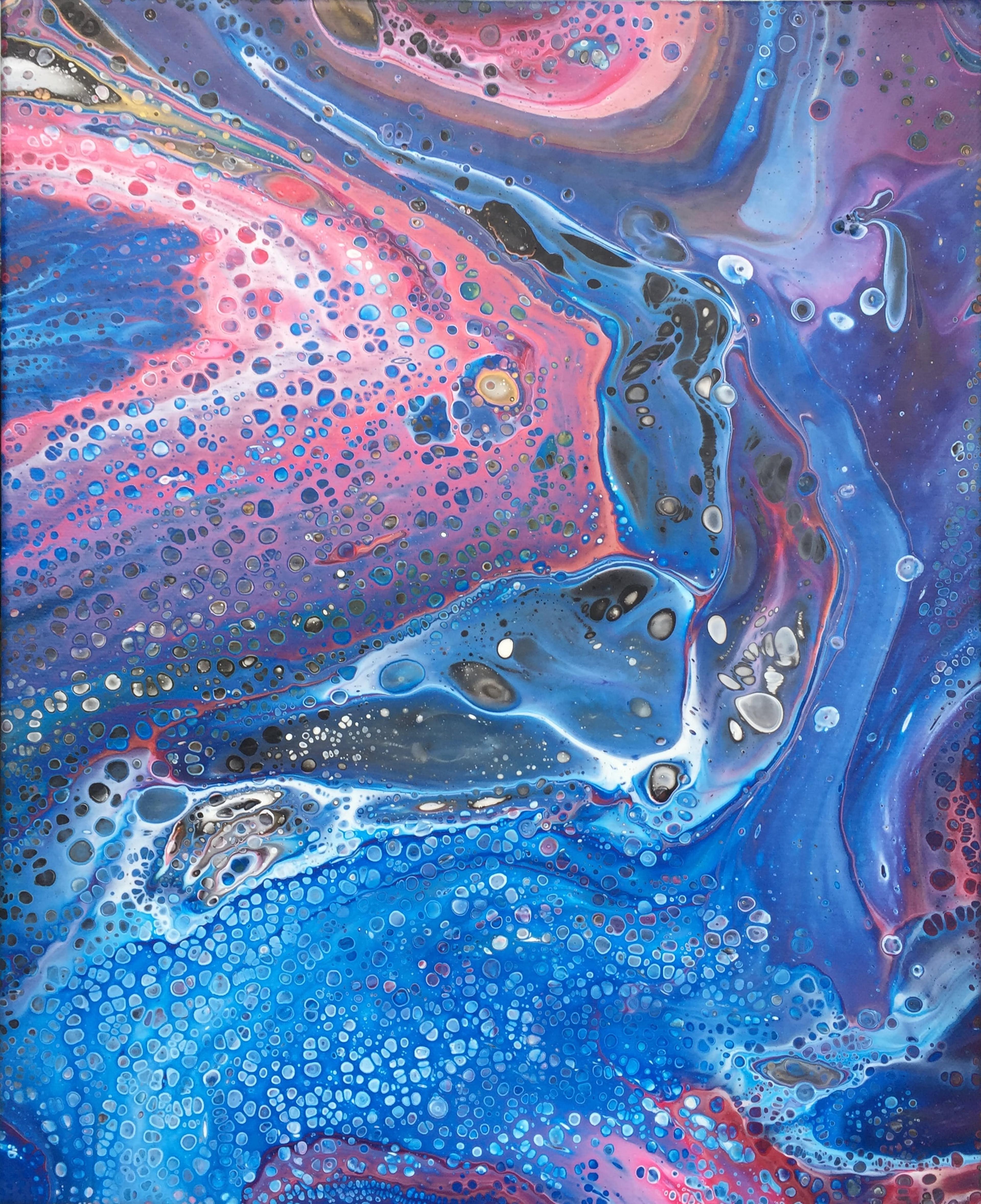 Abstraction fluide de Caroline Pons, vagues de bleus profonds, roses vibrants et cellules variées. Ce Tableau abstrait contemporain évoque un univers marin ou cosmique.