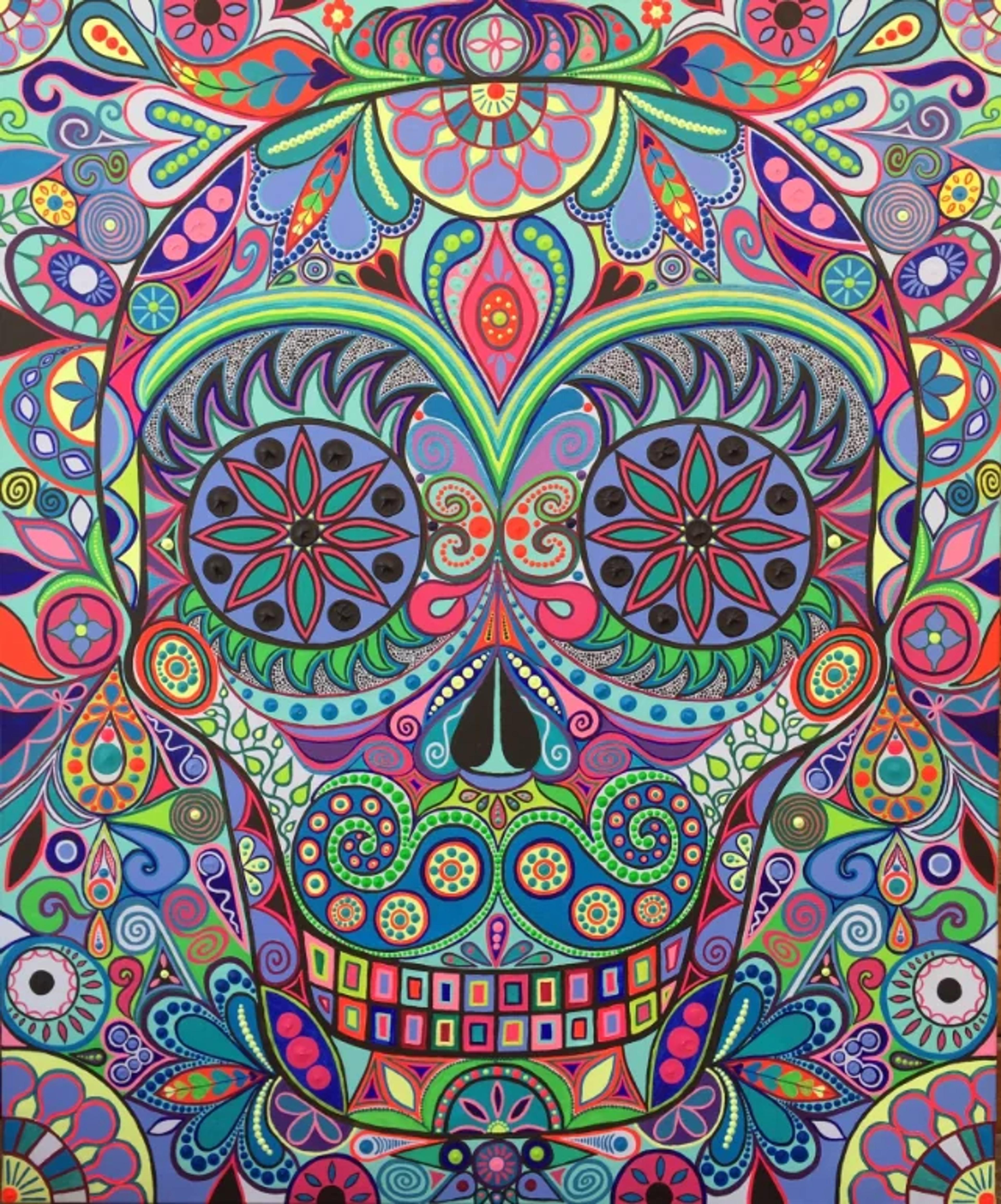 « Vanité 2 » de Caroline Pons, un art aborigène contemporain. Crâne stylisé très coloré, orné de motifs complexes et points vifs en bleus, verts, roses.