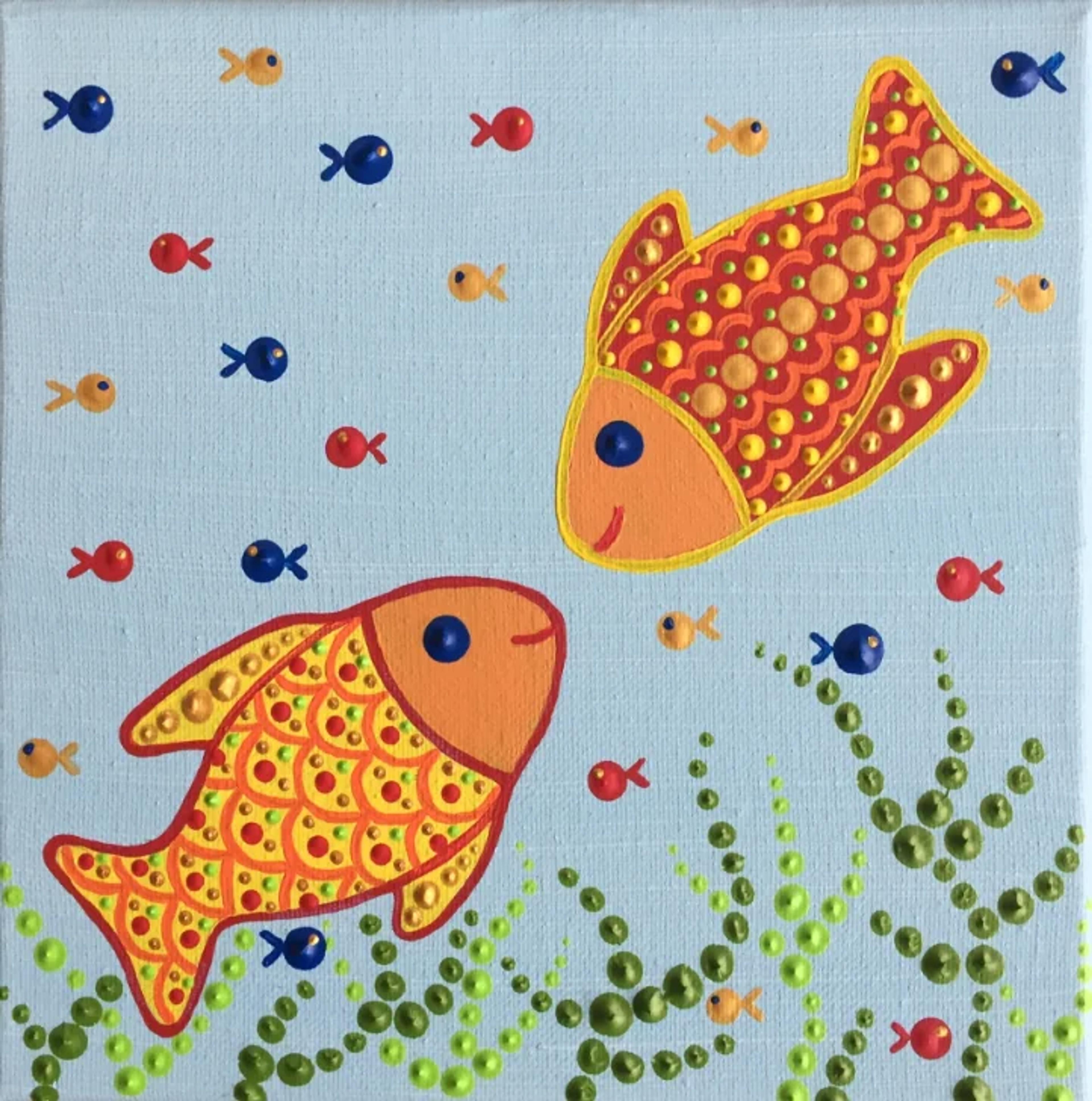 Tableau "Bisou de poissons" de Caroline Pons, art aborigène contemporain. Deux poissons oranges à pois flottent dans un océan bleu clair avec algues vertes et petits poissons.