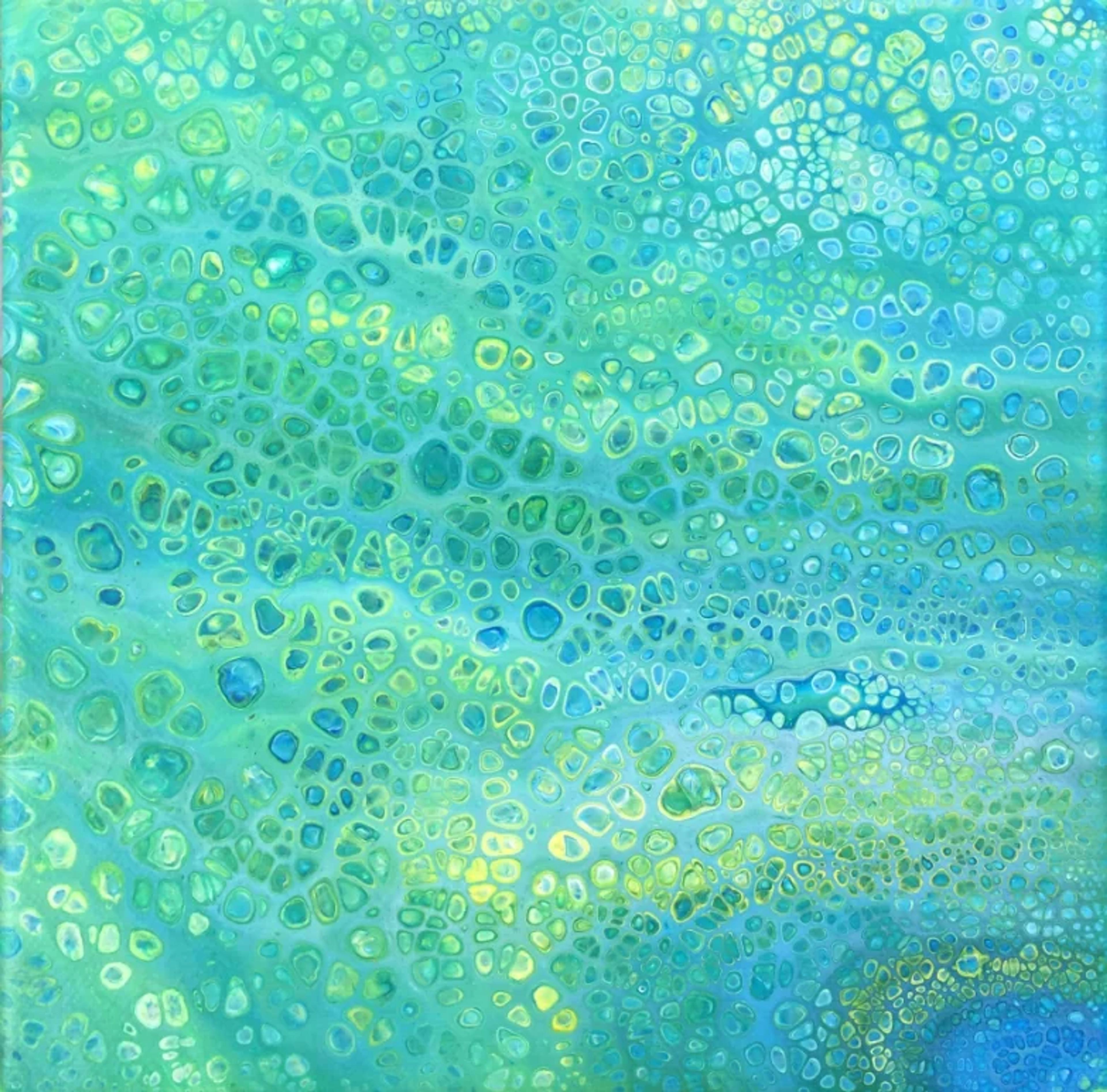 Tableau abstrait contemporain de Caroline Pons, aux teintes de turquoise, vert émeraude et jaune. Motifs organiques cellulaires créés par l'acrylic pouring.
