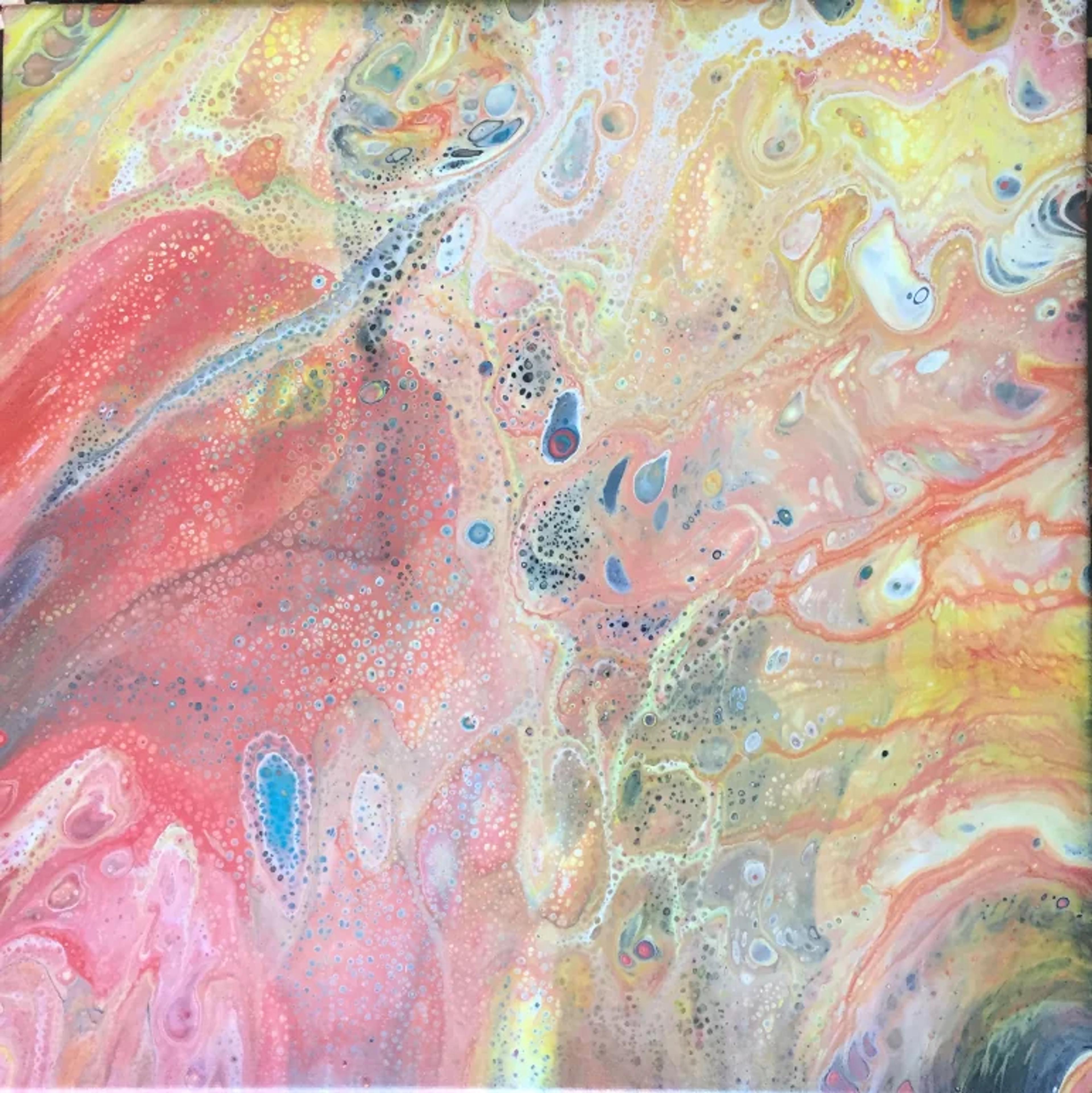 Toile acrylique 'Acrylic Pouring' par Caroline Pons, aux motifs fluides rose, jaune, orange, bleu, noir, avec cellules et points dynamiques.
