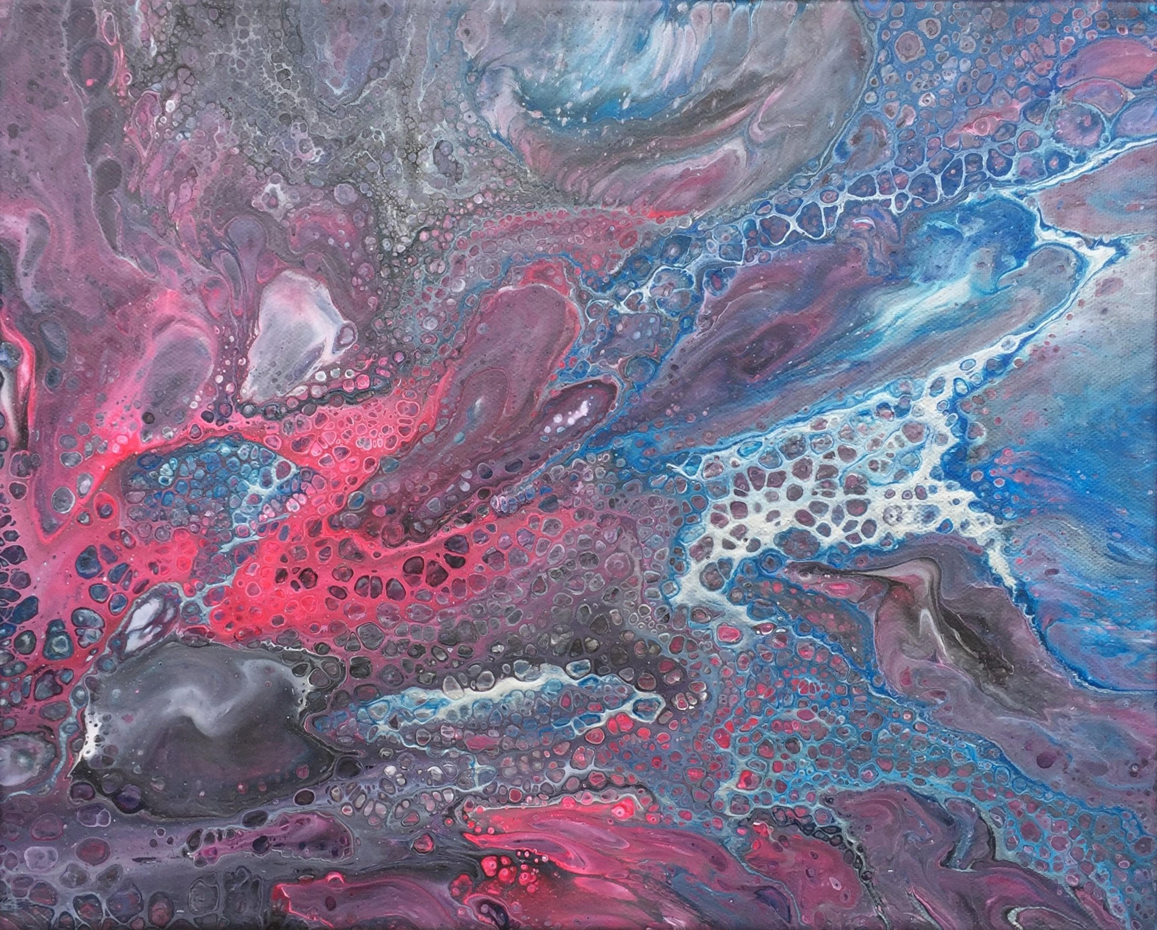 Tableau abstrait contemporain de Caroline Pons: explosion de couleurs vives (rose, bleu, violet, gris) avec des motifs cellulaires fluides d'un "acrylic pouring".