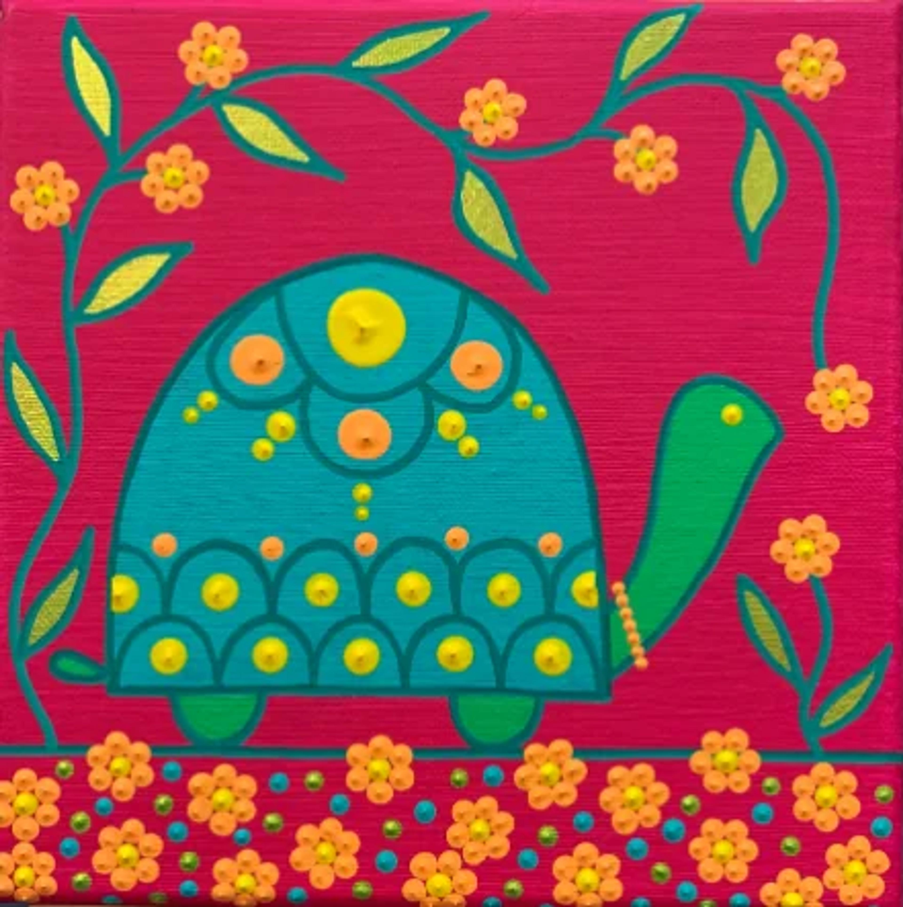 Toile acrylique Caroline Pons : Tortue stylisée turquoise et verte ornée de points jaunes et orange sur fond fuchsia vibrant. Motifs floraux en dot art.