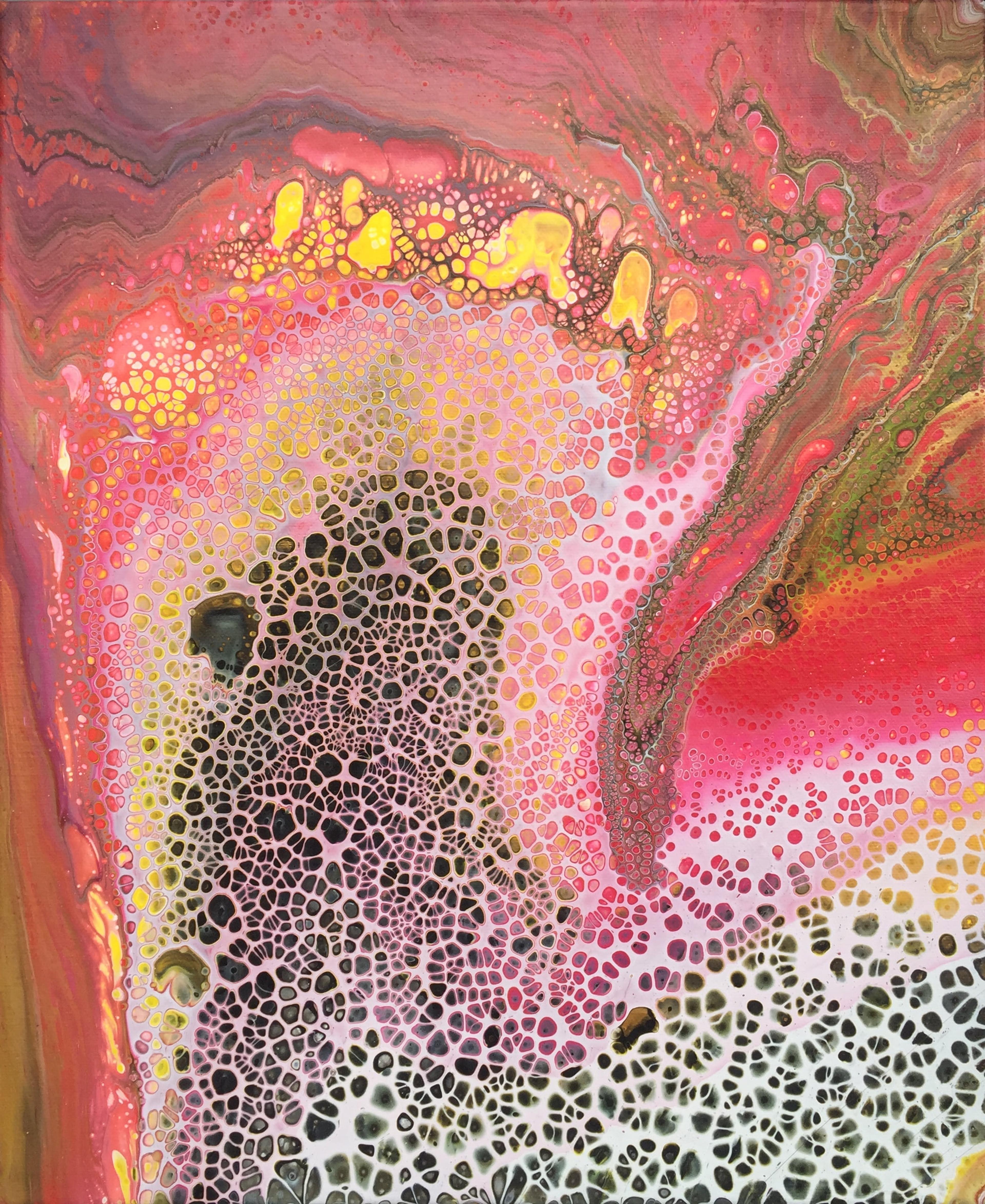 Tableau abstrait contemporain de Caroline Pons: coulée acrylique vibrante aux motifs cellulaires rouges, roses, jaunes et noirs, créant une texture organique et fluide.