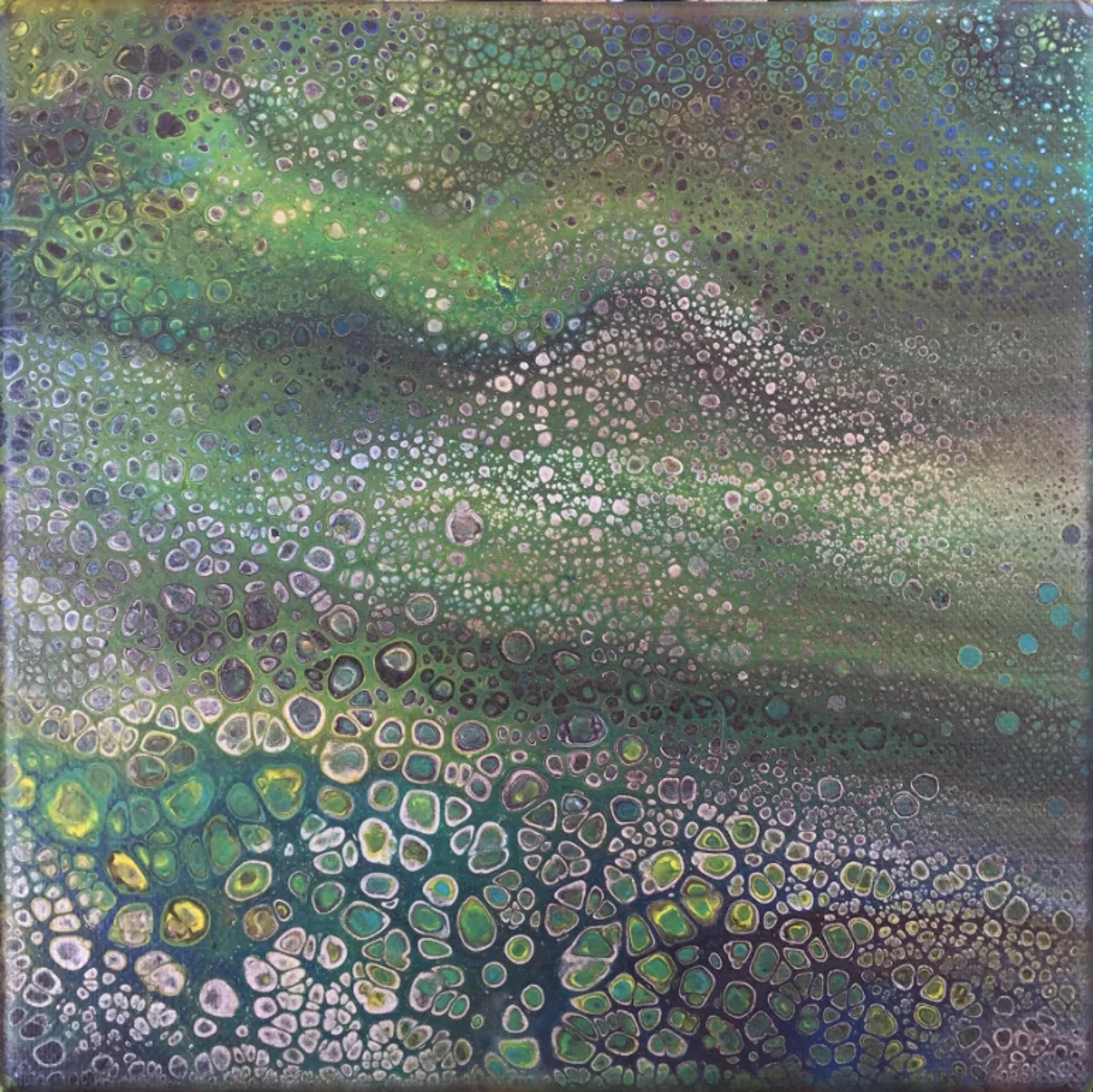 Tableau abstrait contemporain "Acrylic Pouring" de Caroline Pons. Motifs cellulaires fluides en verts, bleus, gris et blancs. Une œuvre dynamique et organique.