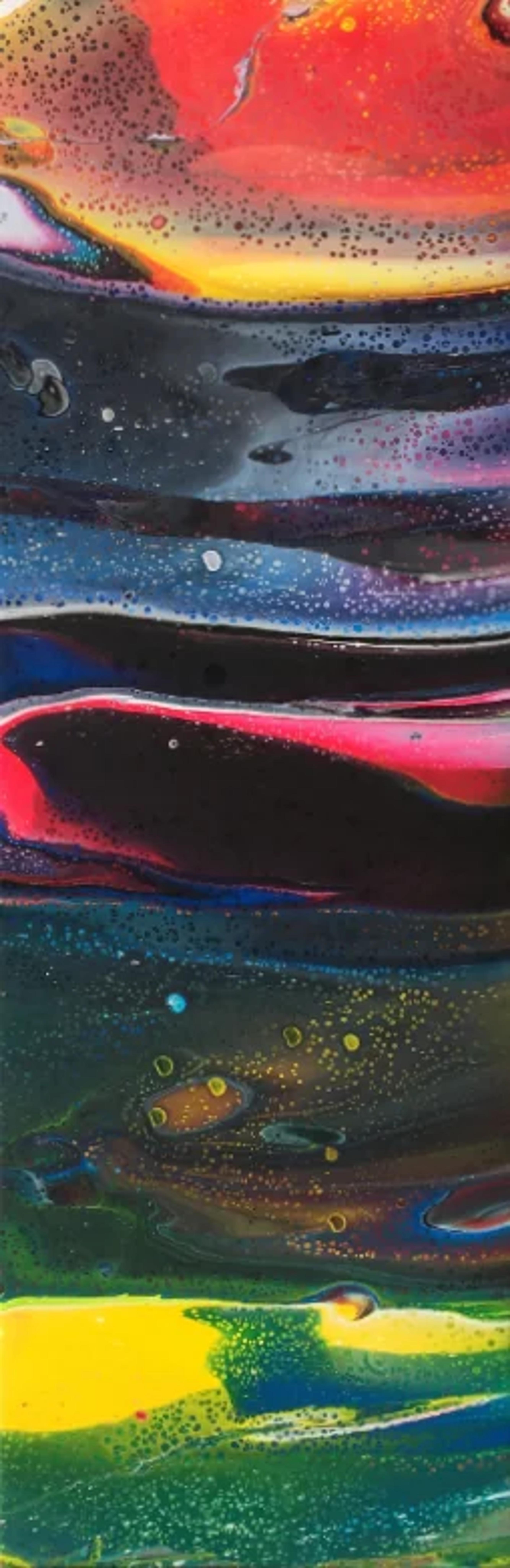 Découvrez le Tableau abstrait contemporain "Acrylic pouring" de Caroline Pons. Couleurs vives rouge, orange, bleu, vert et jaune, avec des formes fluides et un effet de points subtil, créant une ambiance cosmique unique.