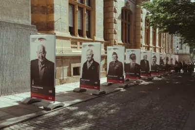 plakáty s vojenskými hrdiny