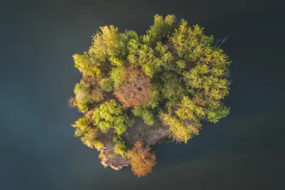ostrůvek ve vodě