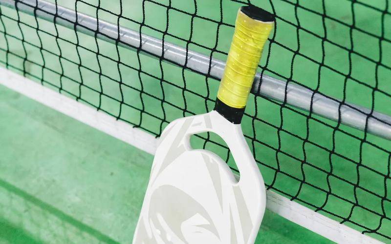 What Pickleball Paddle Thickness Should You Choose?