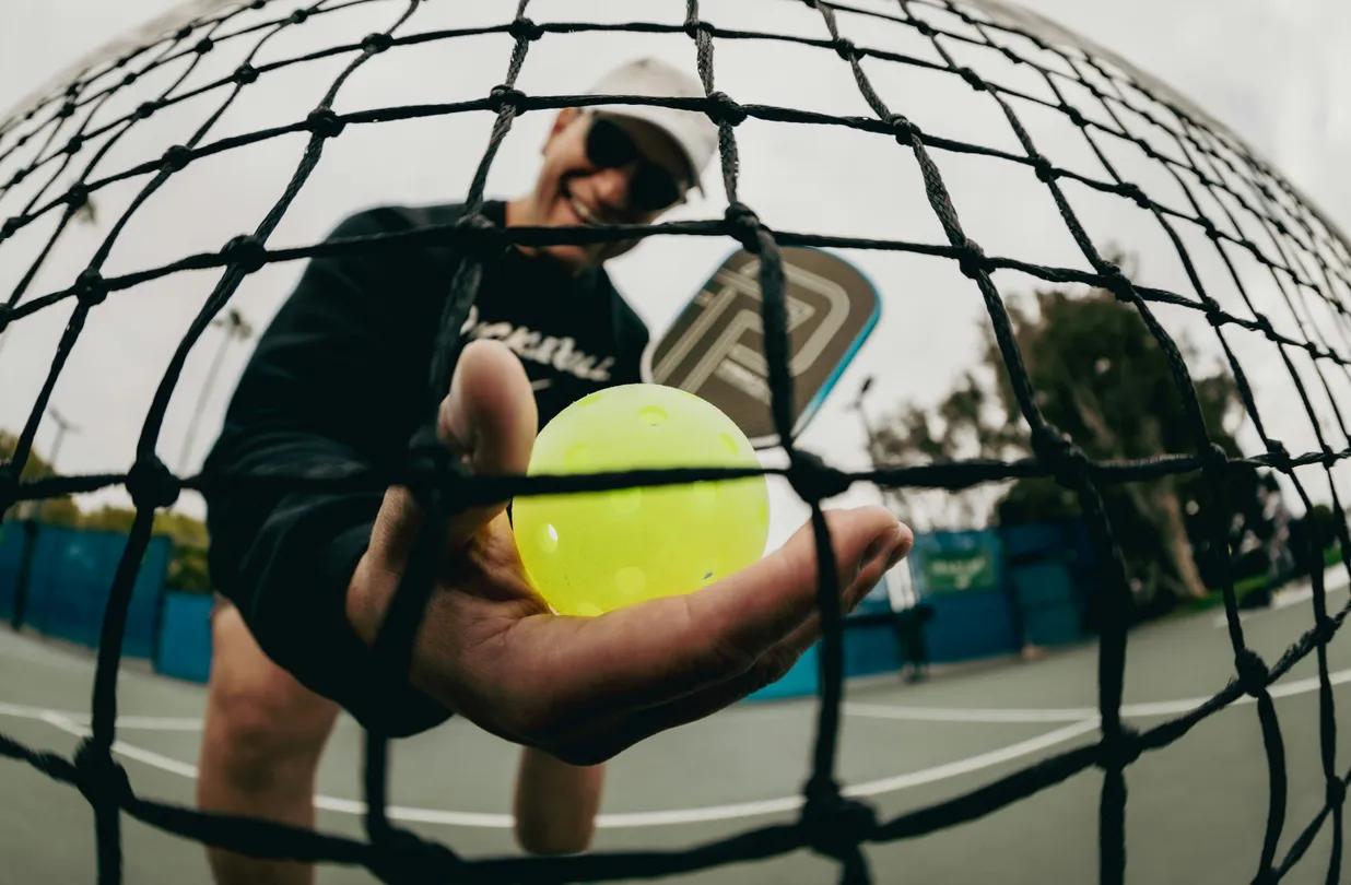 Should You Use a Lightweight or Heavyweight Pickleball Paddle?