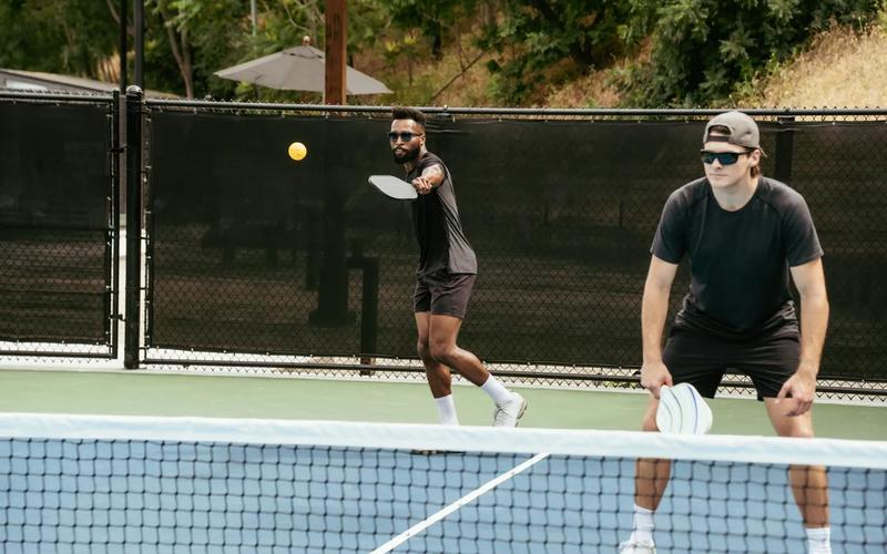 Pickleball vs Racquetball: Differences & Similarities