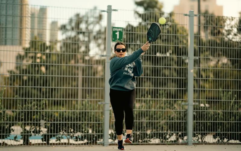 What Are the Best Pickleball Paddles for Outdoor Play?