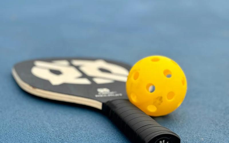 What Are the Best 14mm Pickleball Paddles?