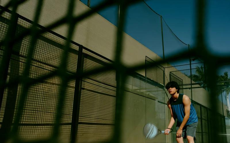 Finding the Ideal Pickleball Paddle Weight for Most Players