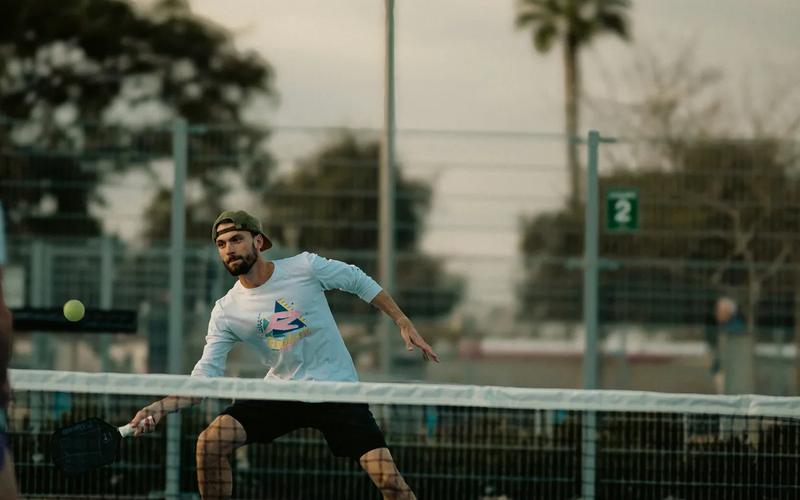 What Pickleball Paddle Thickness Should I Use?
