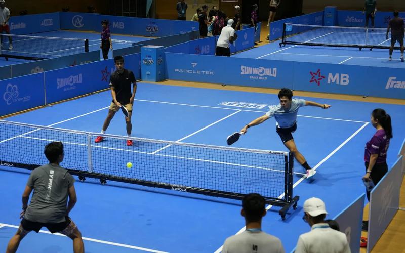 Singles vs Doubles Pickleball Rules: Biggest Differences Explained